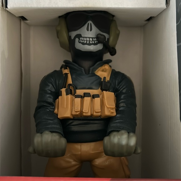 NWT🔥 Call of Duty Lt. Simon 'Ghost' Riley phone and controller holder/stand - Picture 3 of 8
